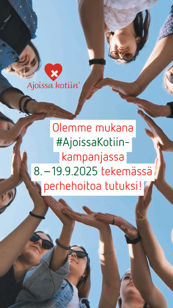 Joukko naisia pitelee yhdessä kämmeniään, joista niistä muodostuu sydämen kuva