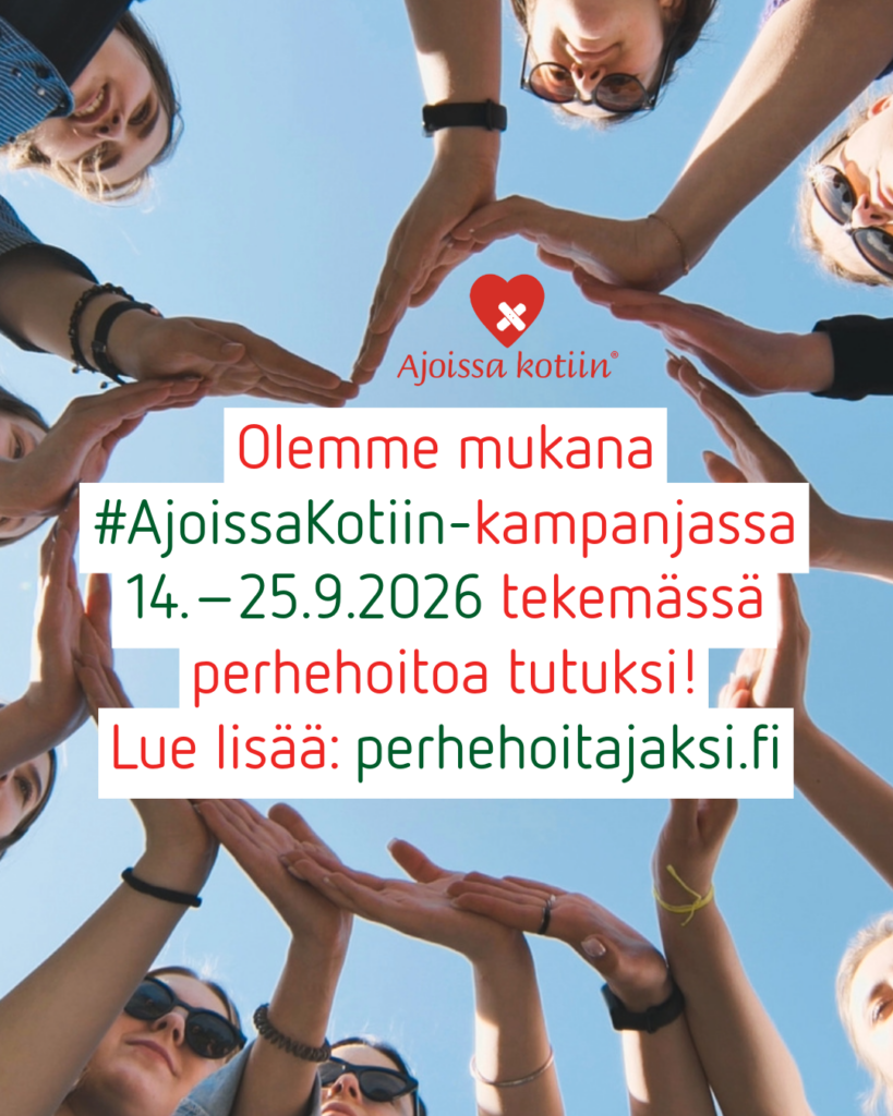 Ryhmä ihmisiä muodostaa käsillään sydämenmuotoisen kuvion ilmaan.