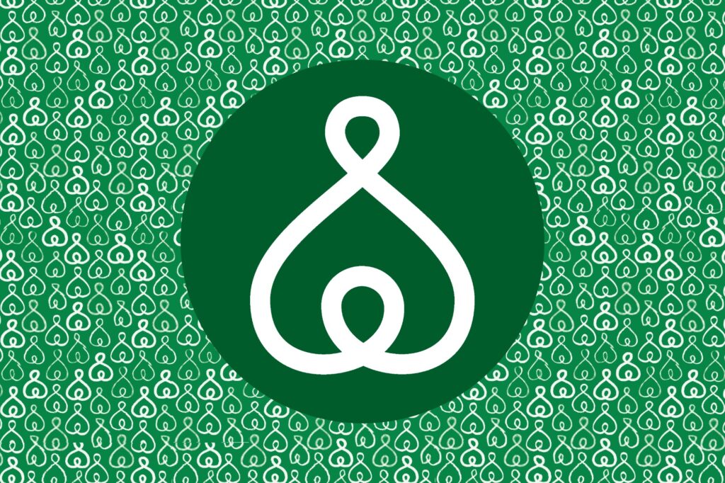 Iso Perhehoitoliiton vihreä-valkoinen logo, jonka taustalla on paljon pieniä logoja.